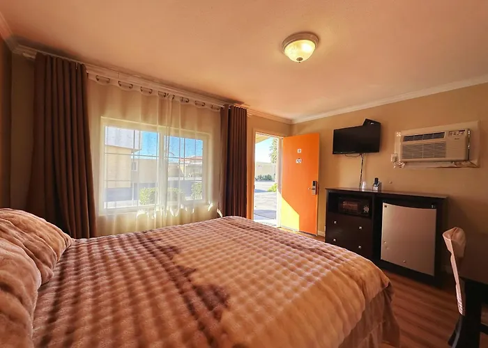 Royal Inn And Suites