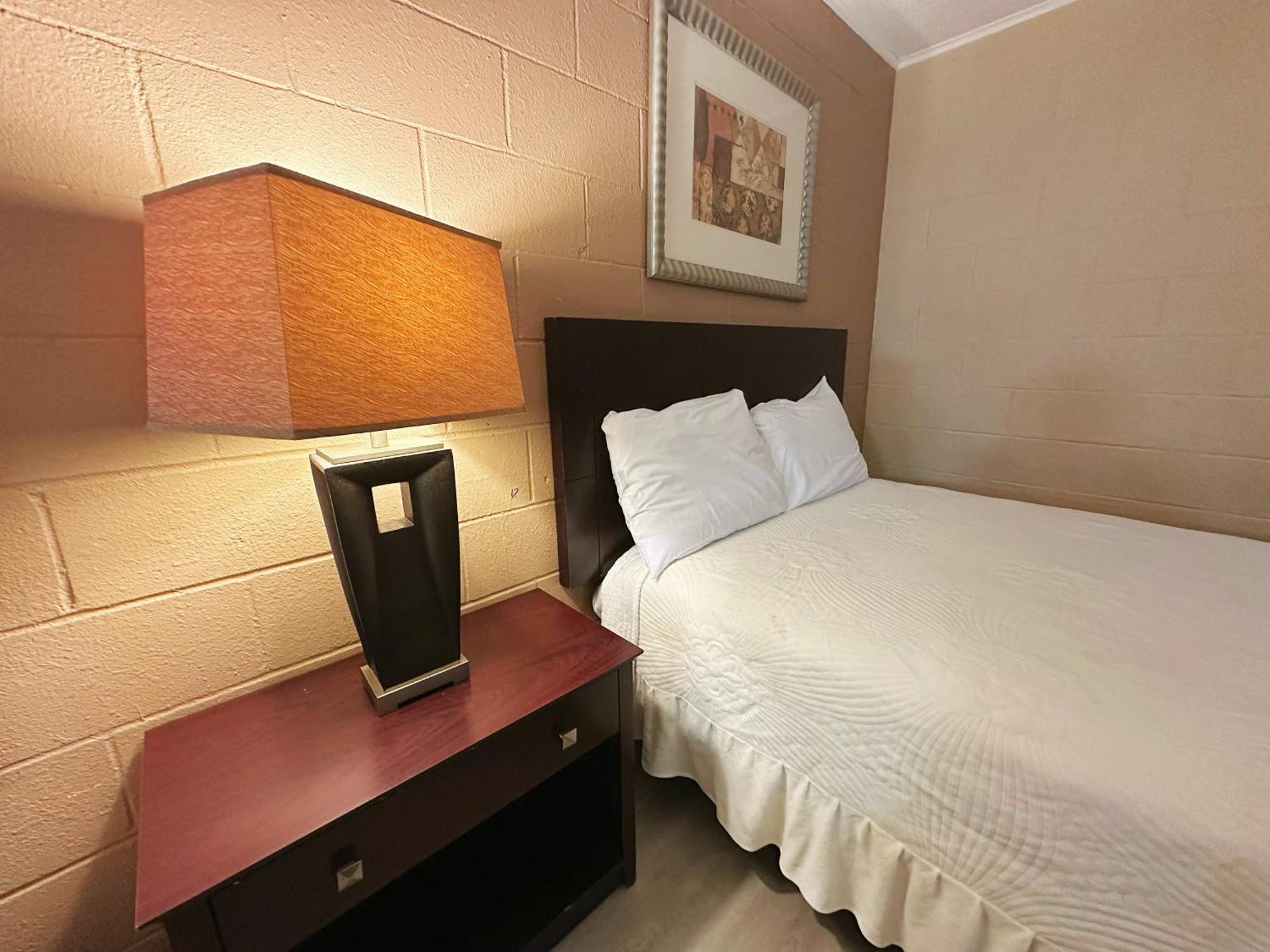Royal And Motel