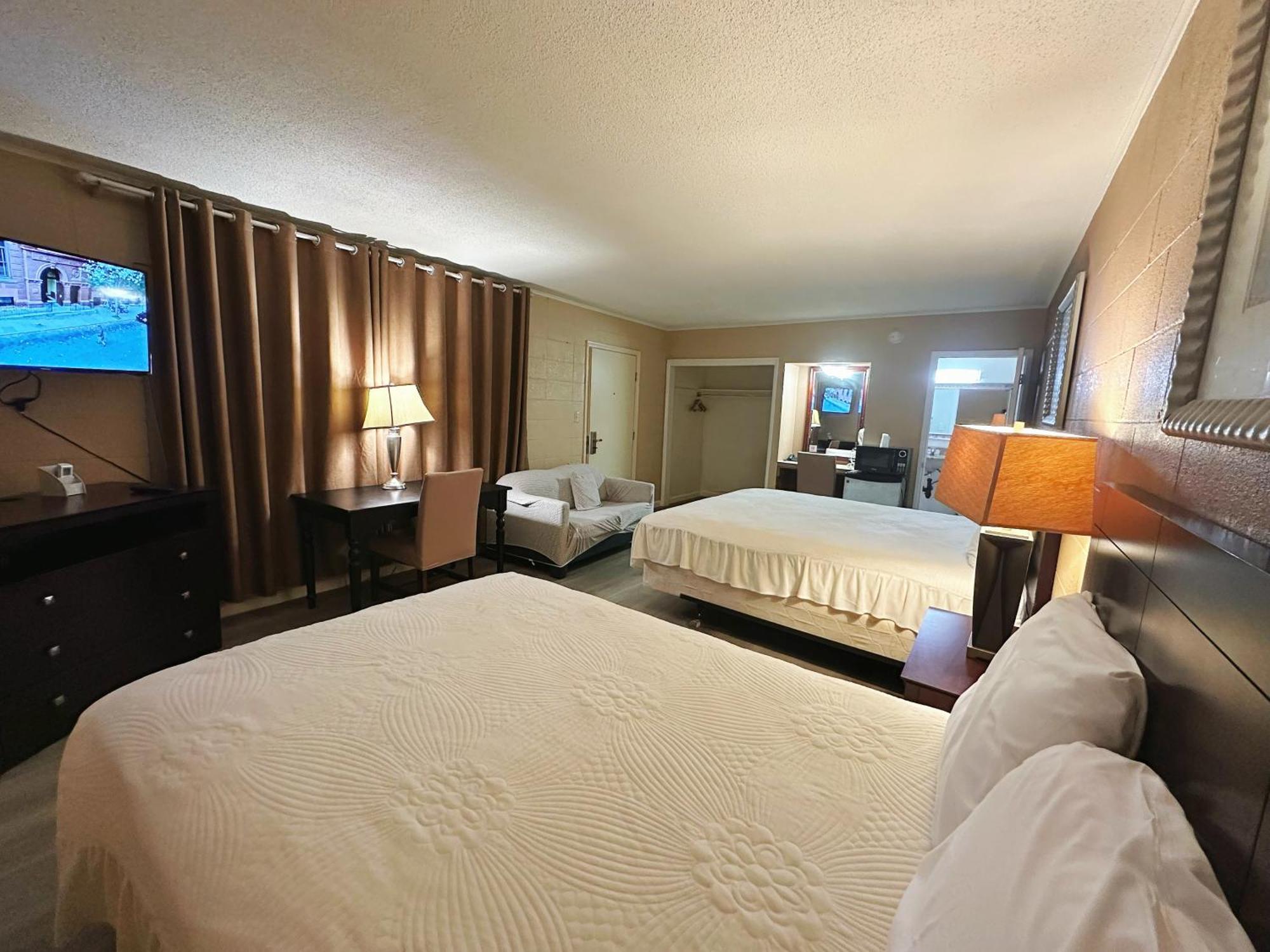 Motel Royal And 2*