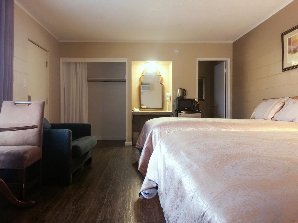 Royal And Motel